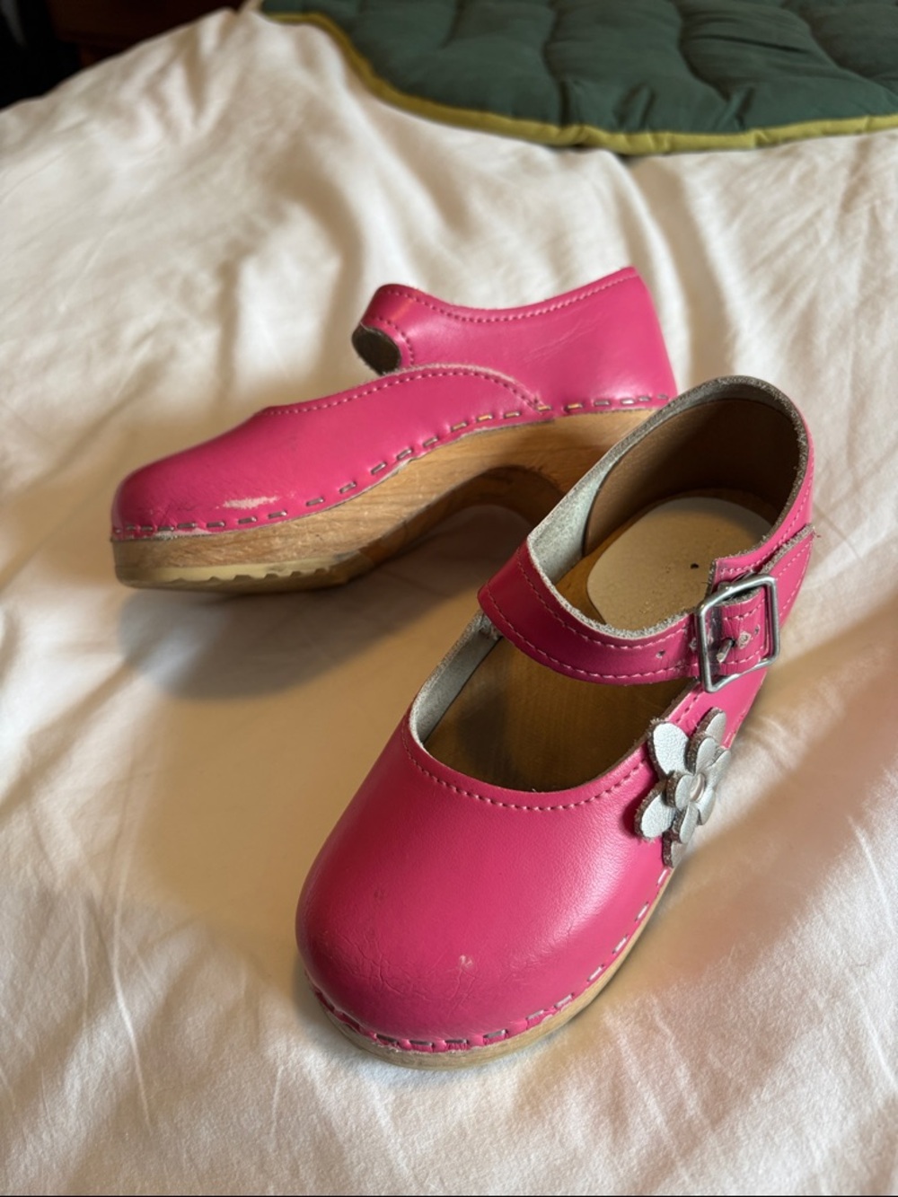 Hanna Andersson Girls Hot Pink Mary Jane Clogs with Flower